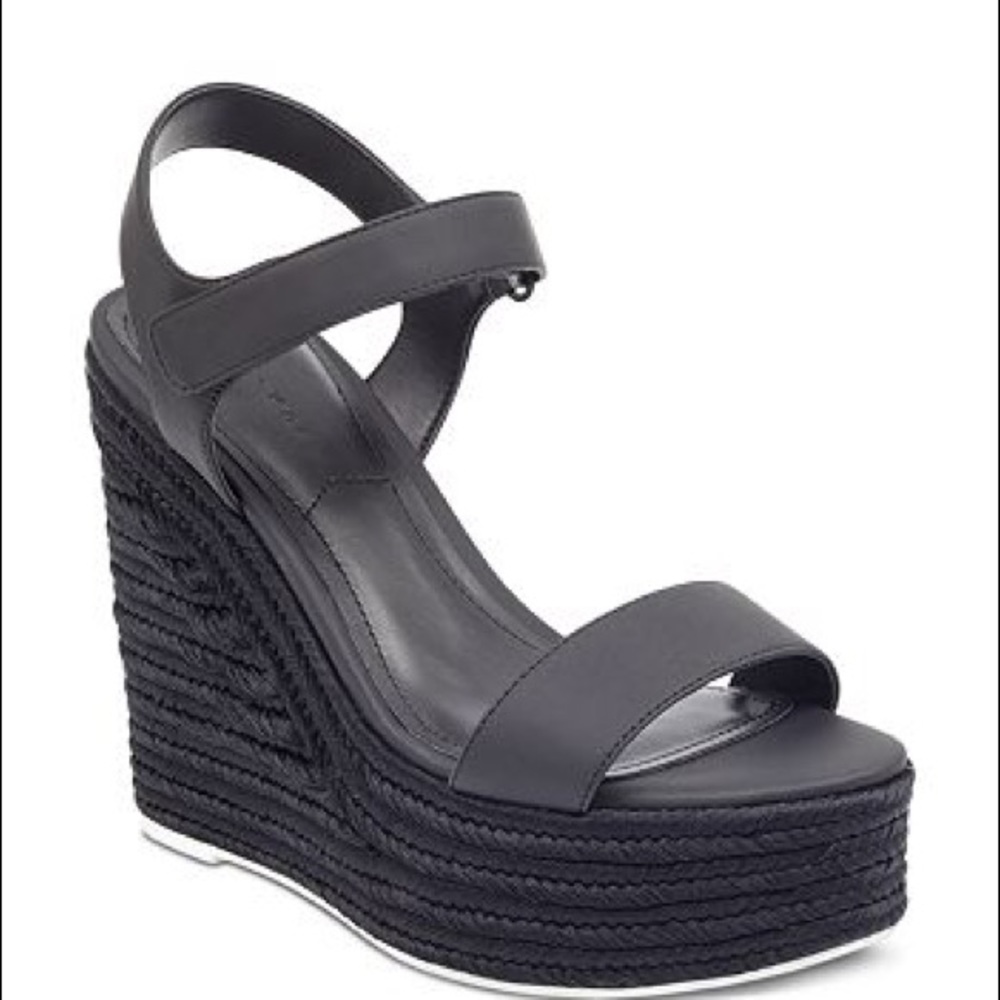 Kendall & Kylie Wedges